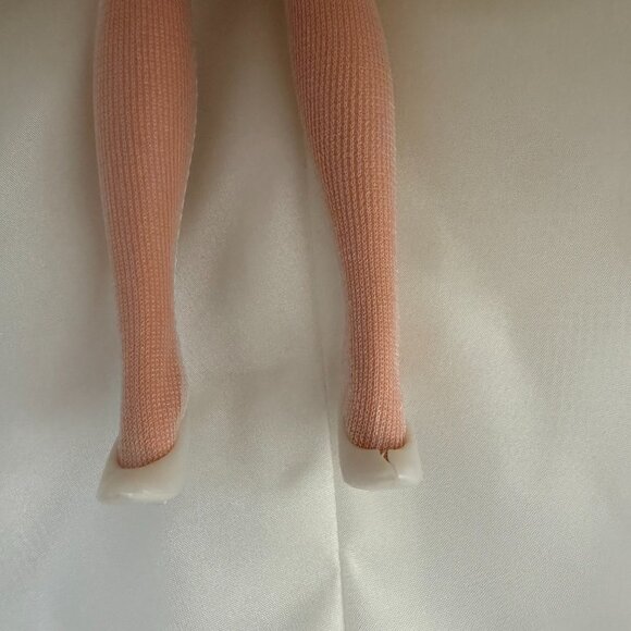 NIB 1992 Empress Bride Barbie by Bob Mackie Mattel #04247 - Picture 12 of 16